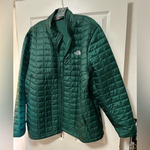 Gorgeous Kelly green North Face thermoball jacket